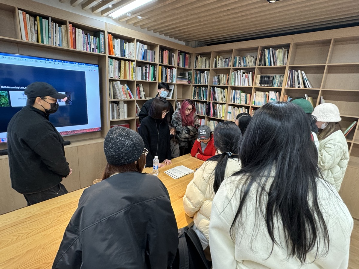 Guest lecturer Kexin Wang at China Academy of Art design workshop