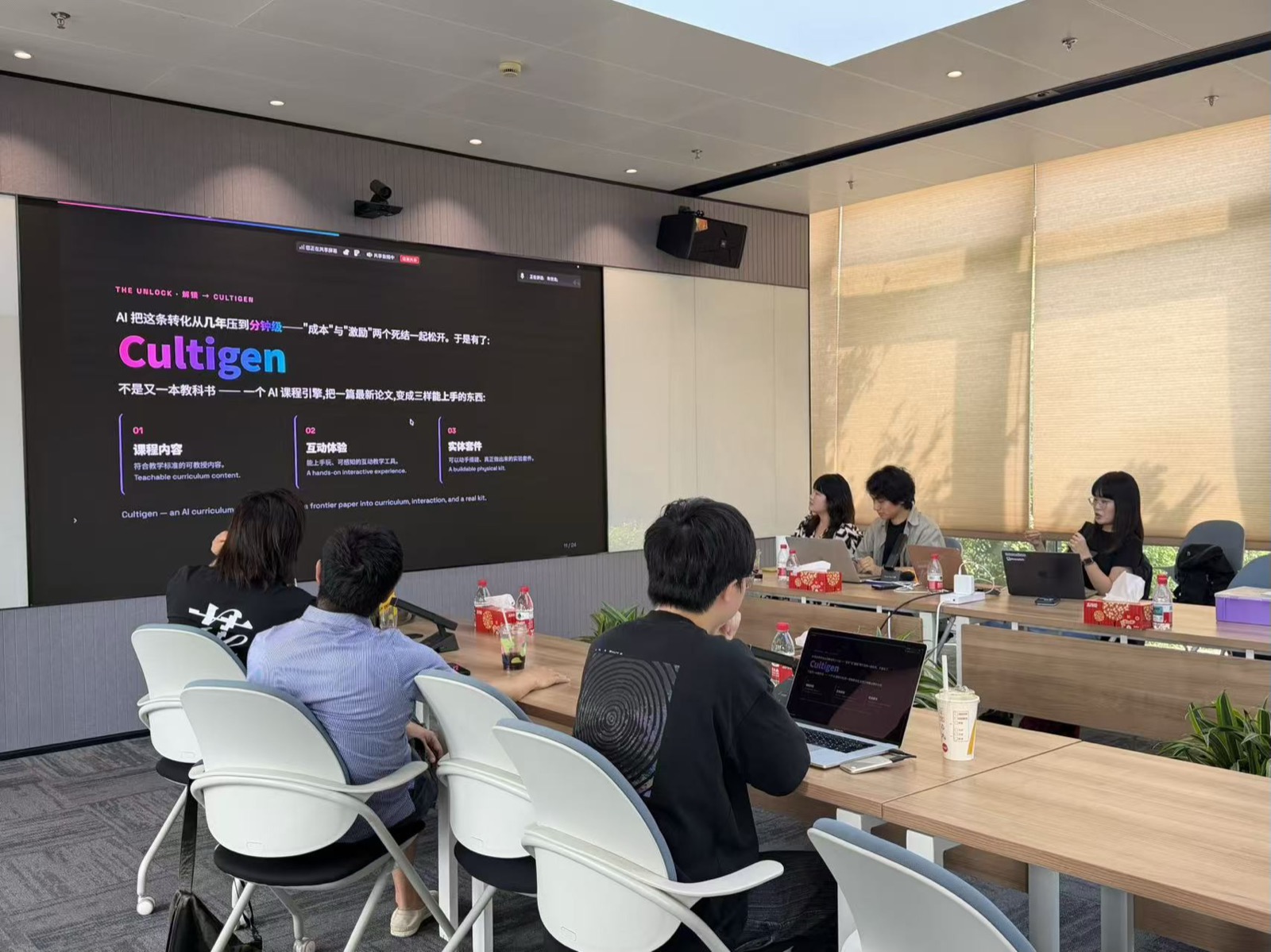 Kexin Wang presenting Cultigen, artineer's AI curriculum engine, at the MANA gathering during WAIC 2026
