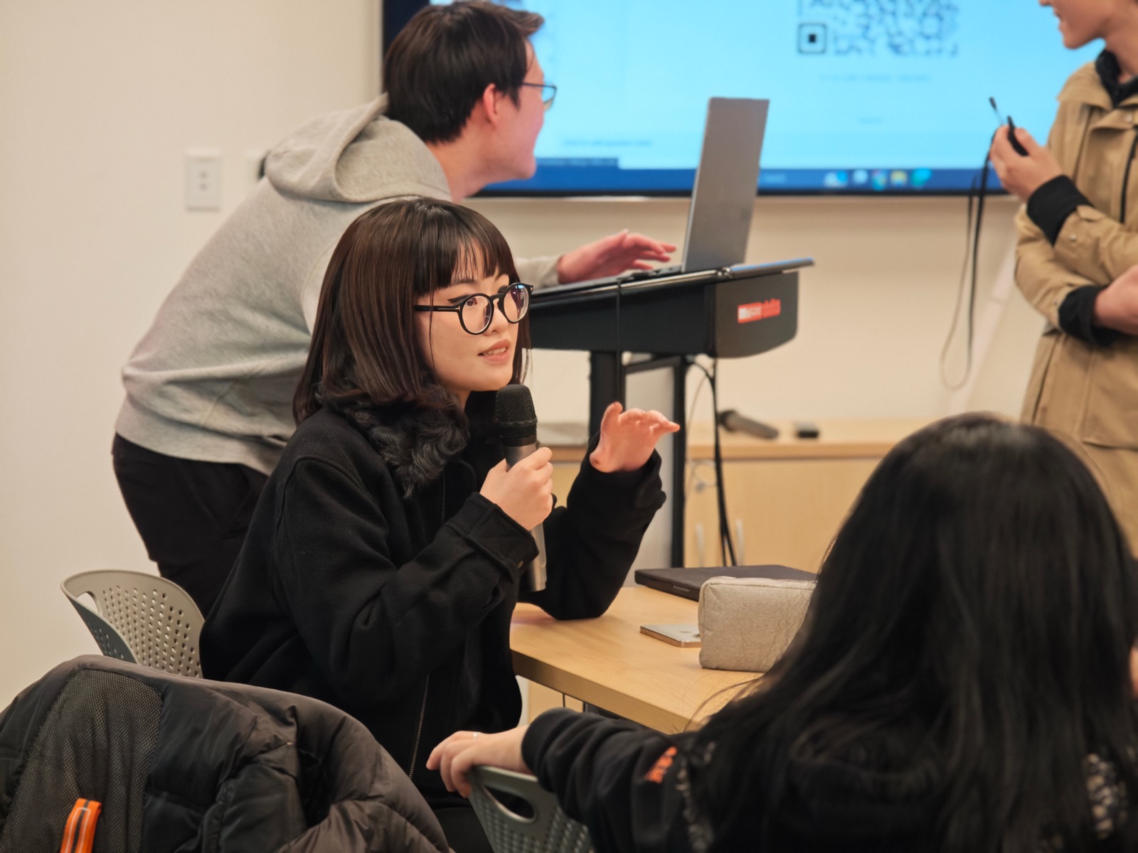 Kexin Wang speaking at MassRobotics — artineer × MIT CBA session on AI, robotics, and U.S.–China technology collaboration, January 2025